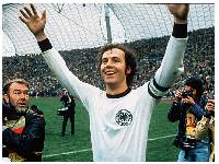 Danh sách những huyền thoại bóng đá sống mãi với thời gian